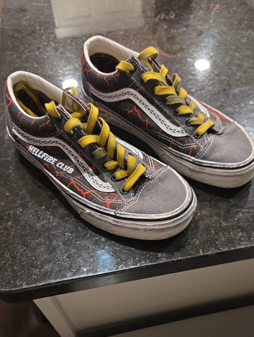 Vans Stranger Things Hell Fire Edition, Mens 6.5 Womens 8